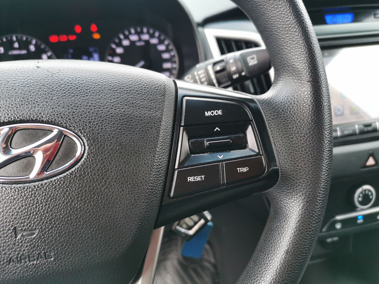 HYUNDAI - 27