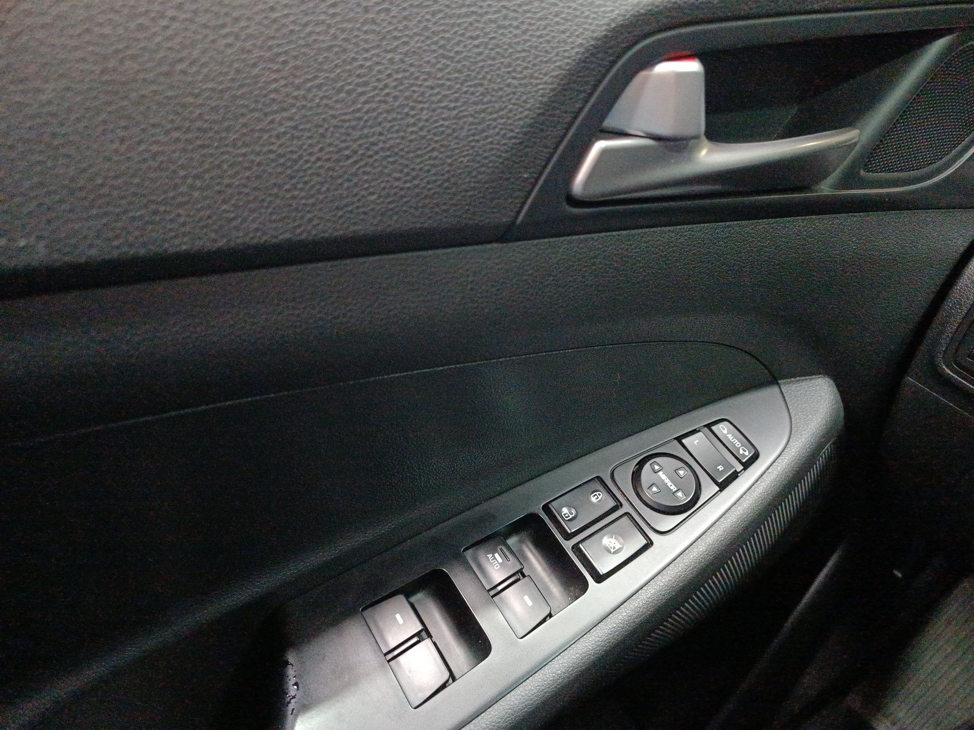 HYUNDAI - 20