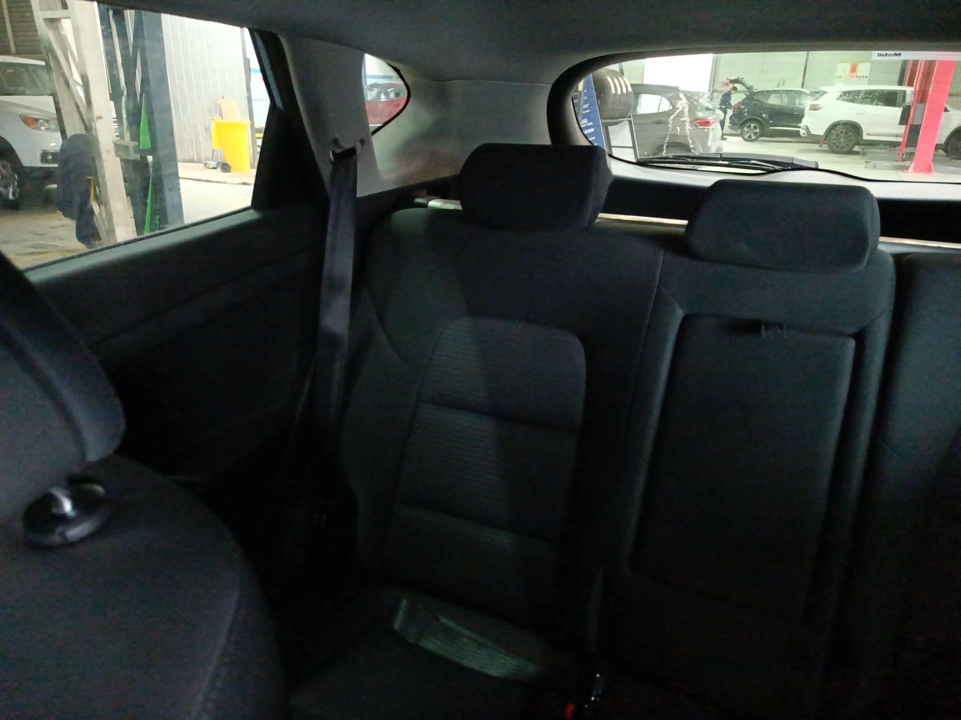 HYUNDAI - 12