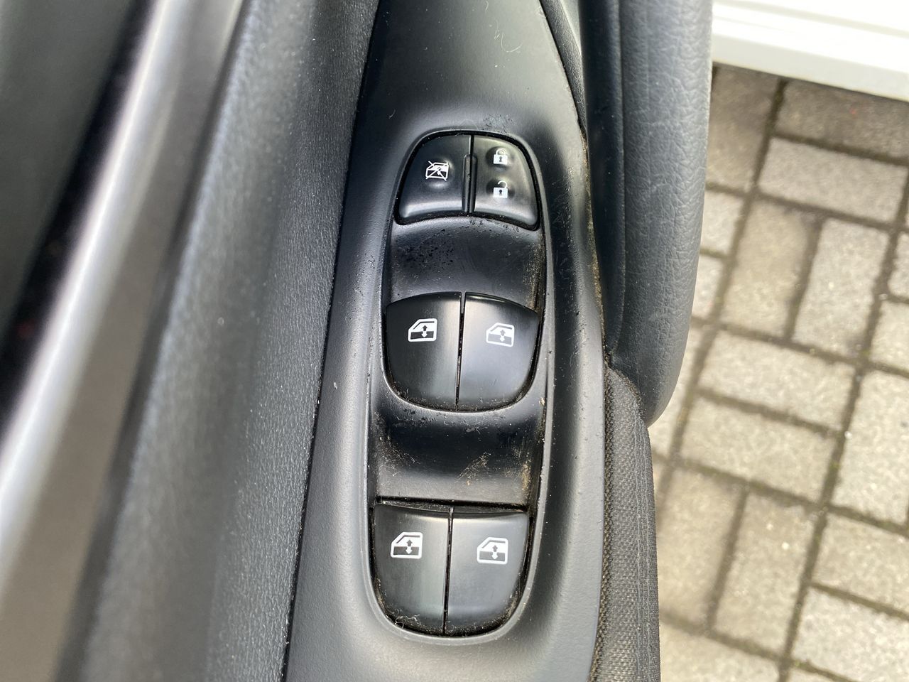 NISSAN - 20