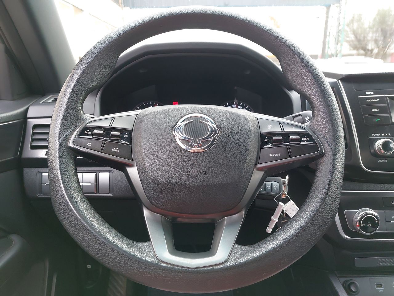SSANGYONG - 24