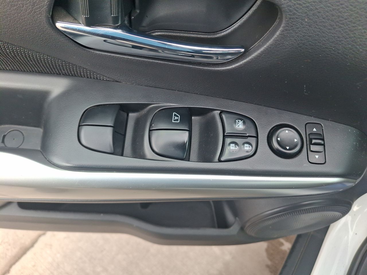 NISSAN - 22