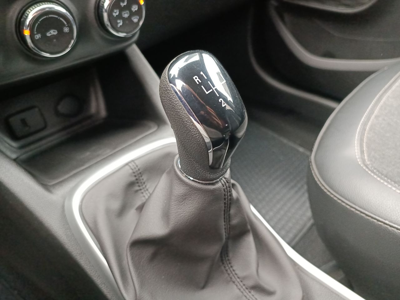 CHEVROLET - 32