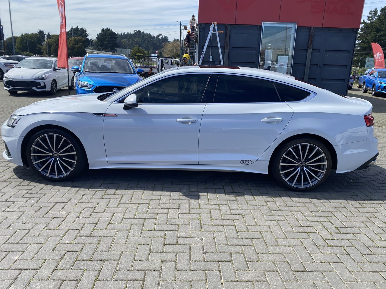 AUDI - 3