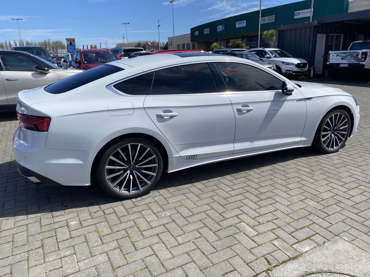 AUDI - 6