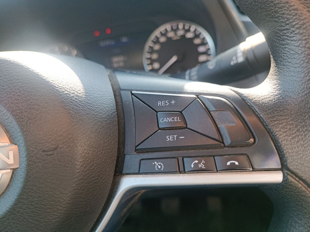 NISSAN - 26