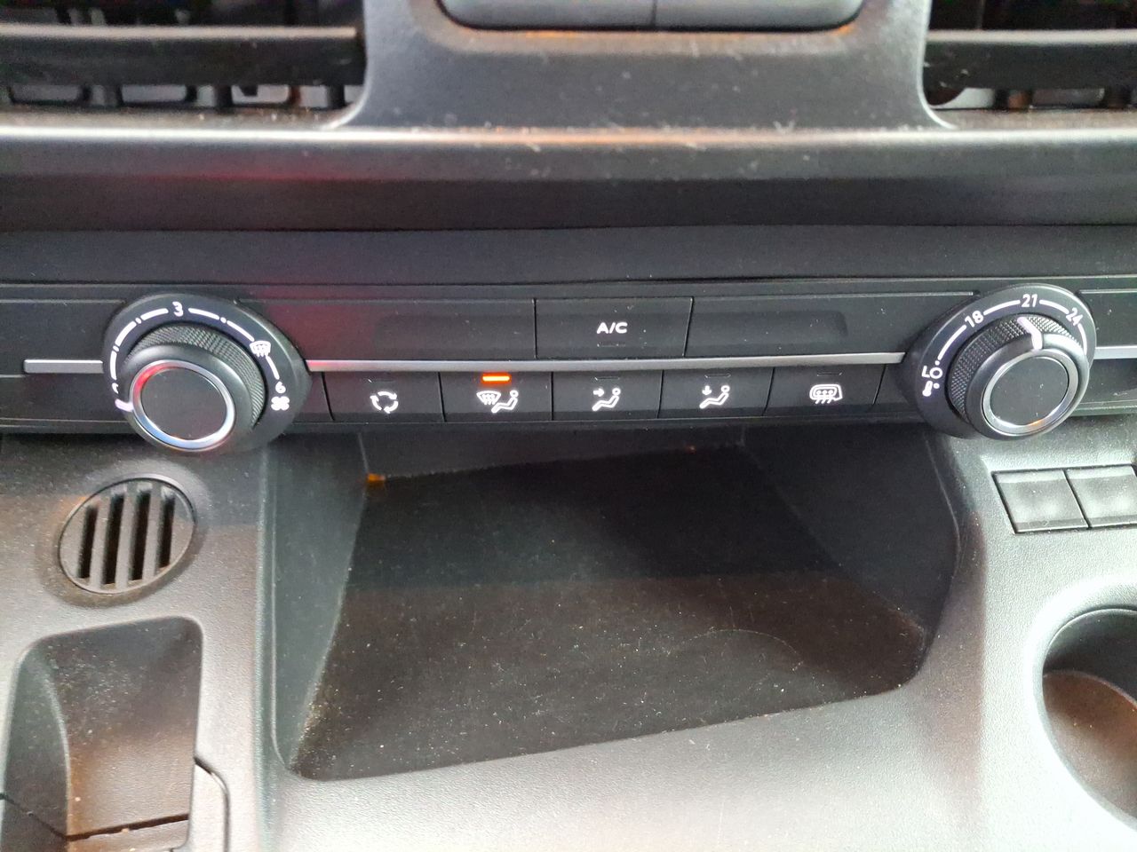 PEUGEOT - 28