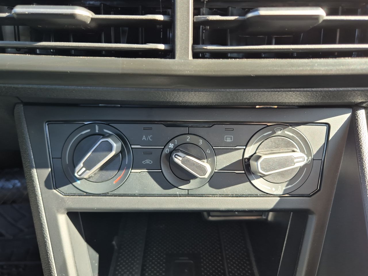 VOLKSWAGEN - 25