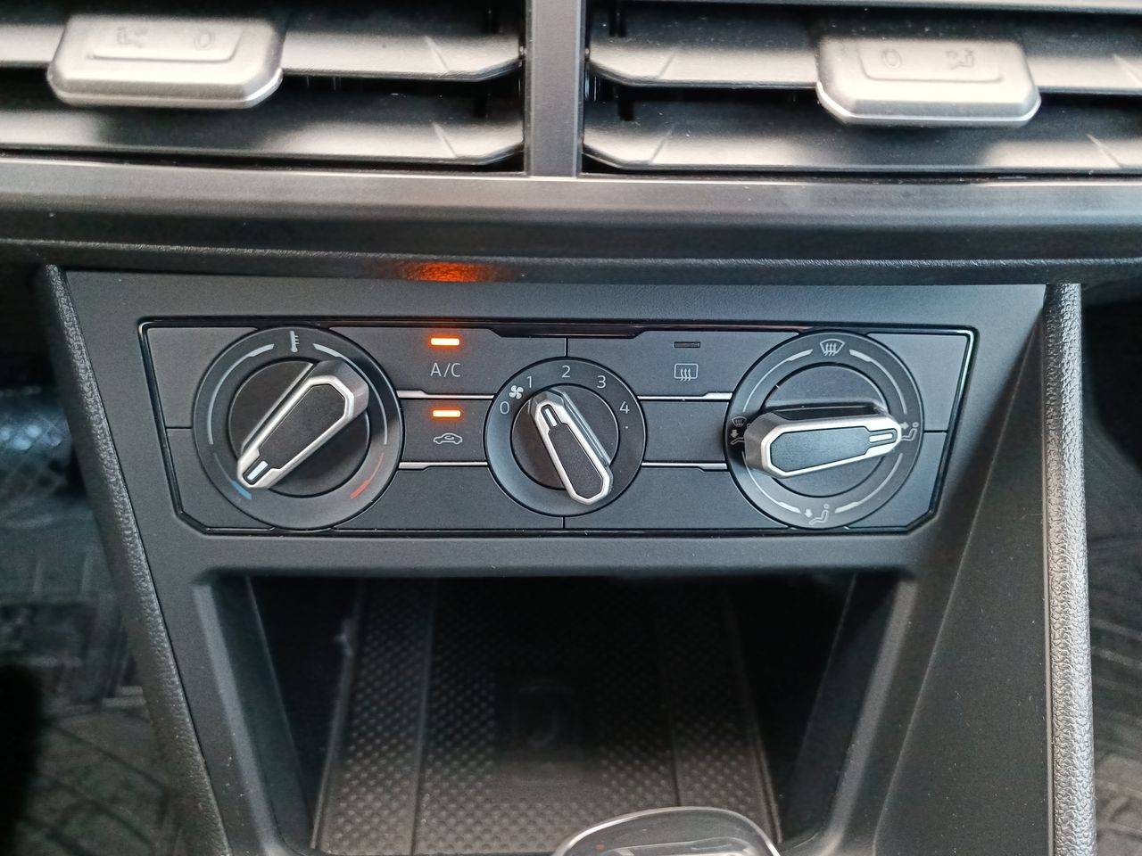 VOLKSWAGEN - 30