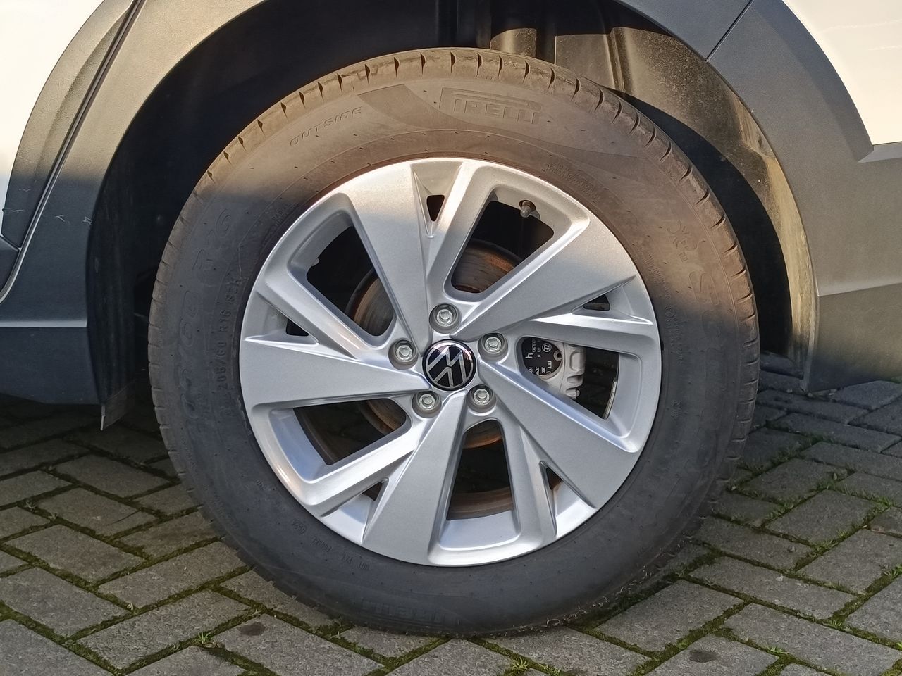VOLKSWAGEN - 17