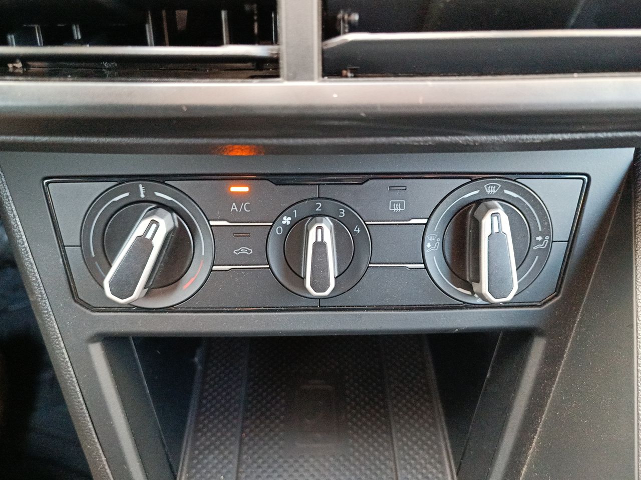 VOLKSWAGEN - 30