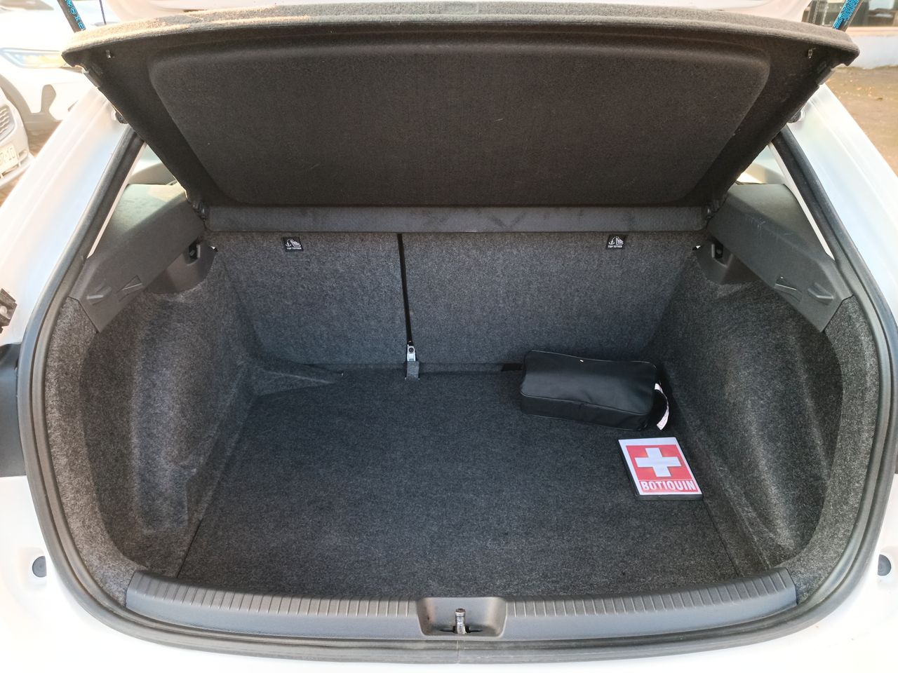VOLKSWAGEN - 21