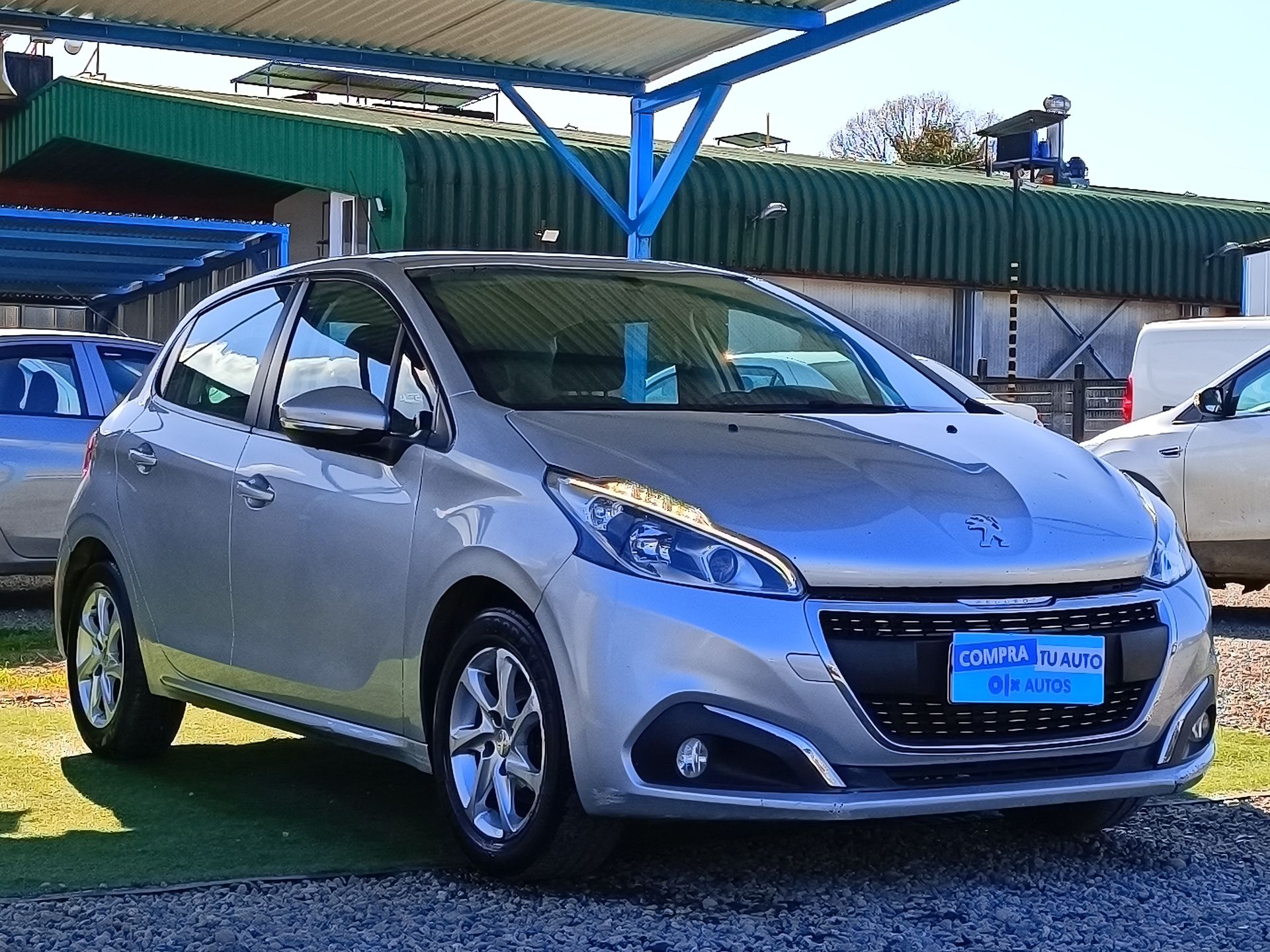 PEUGEOT 208