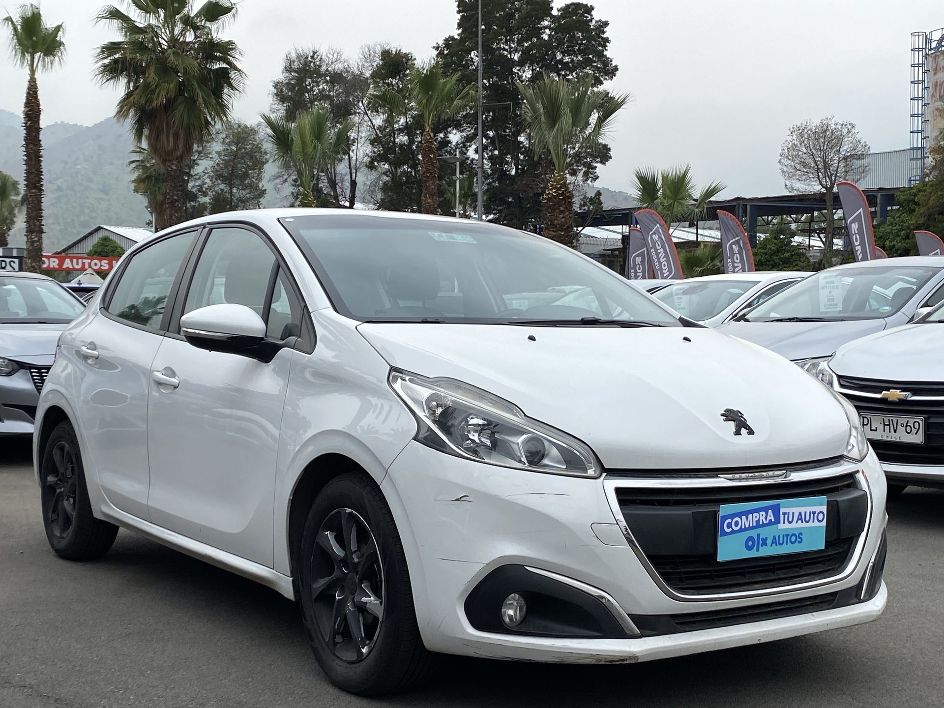 PEUGEOT 208