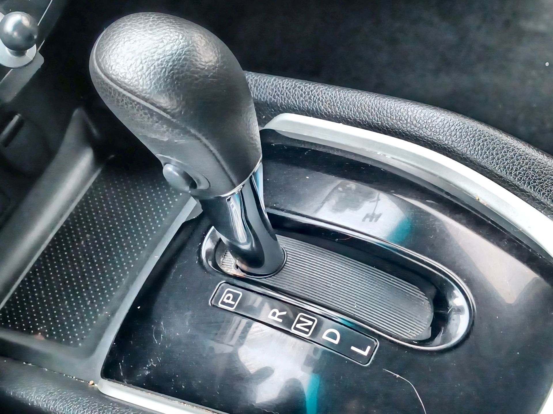 NISSAN - 26