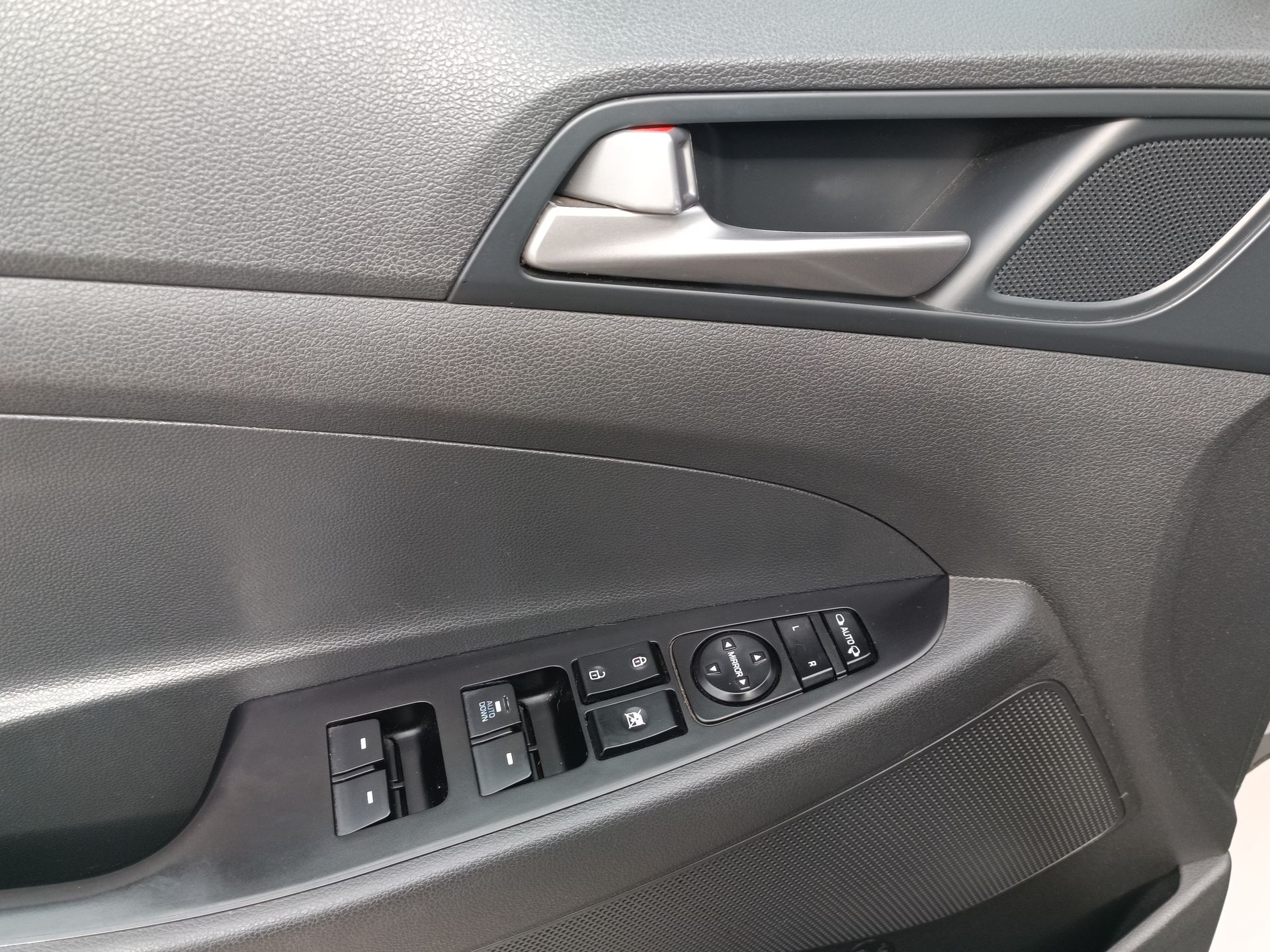 HYUNDAI - 20