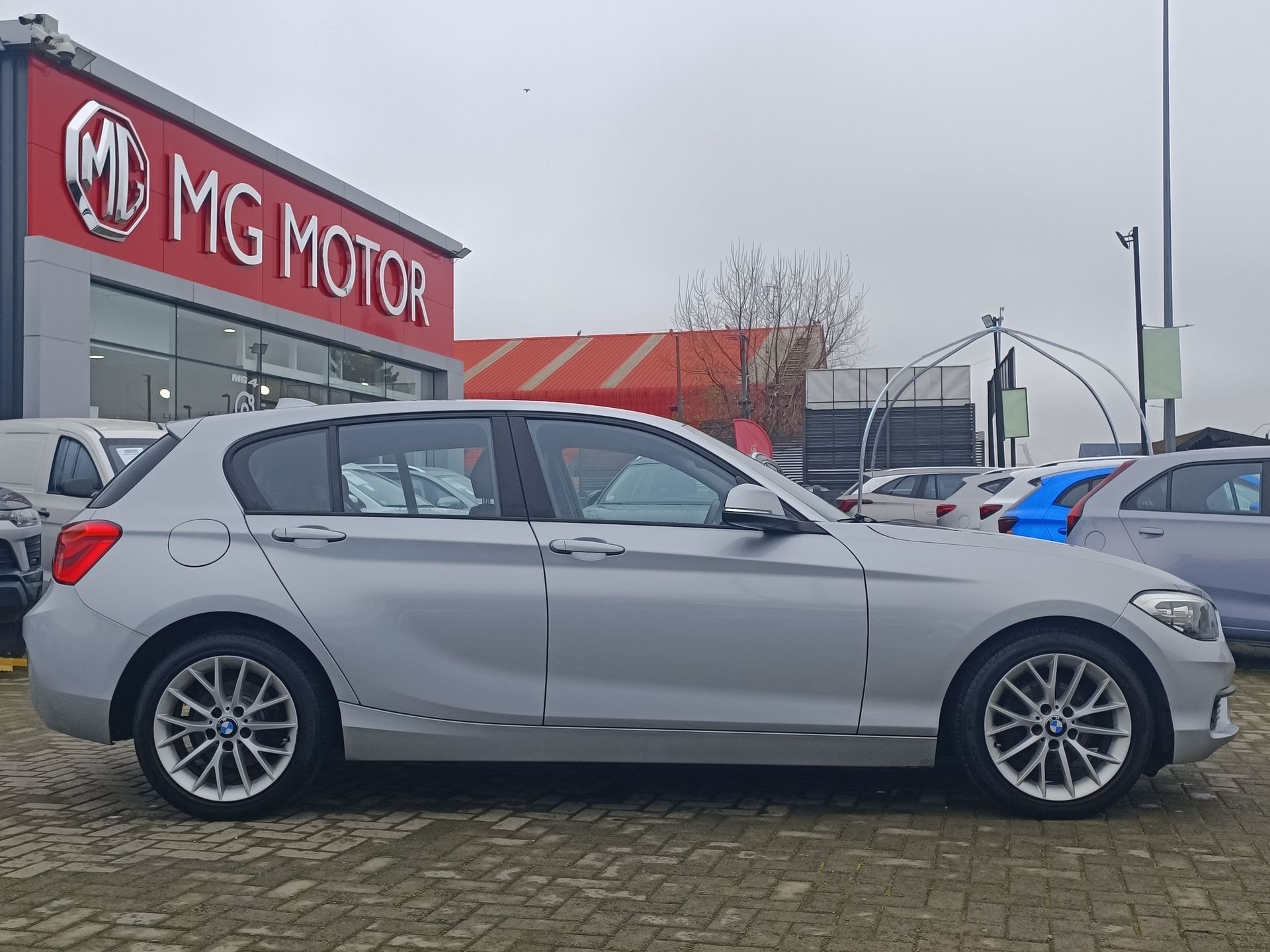 BMW - 8