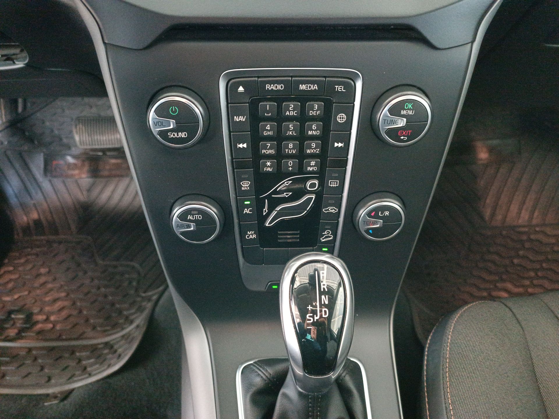 VOLVO - 25