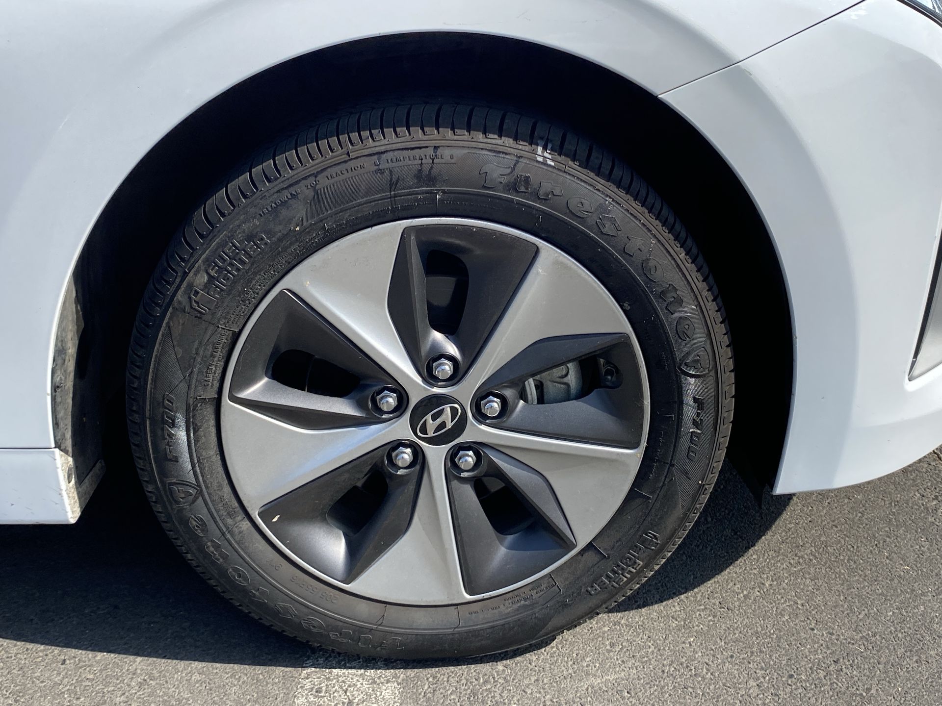 HYUNDAI - 17