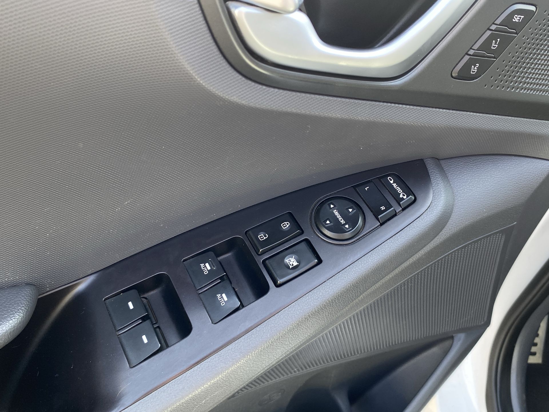 HYUNDAI - 20