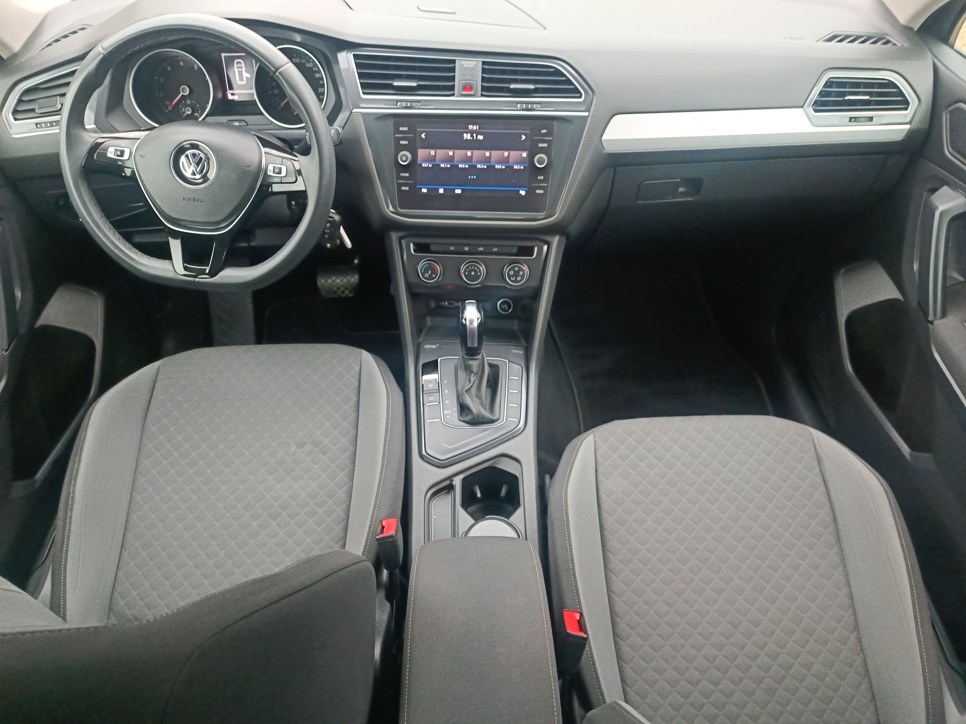 VOLKSWAGEN - 26