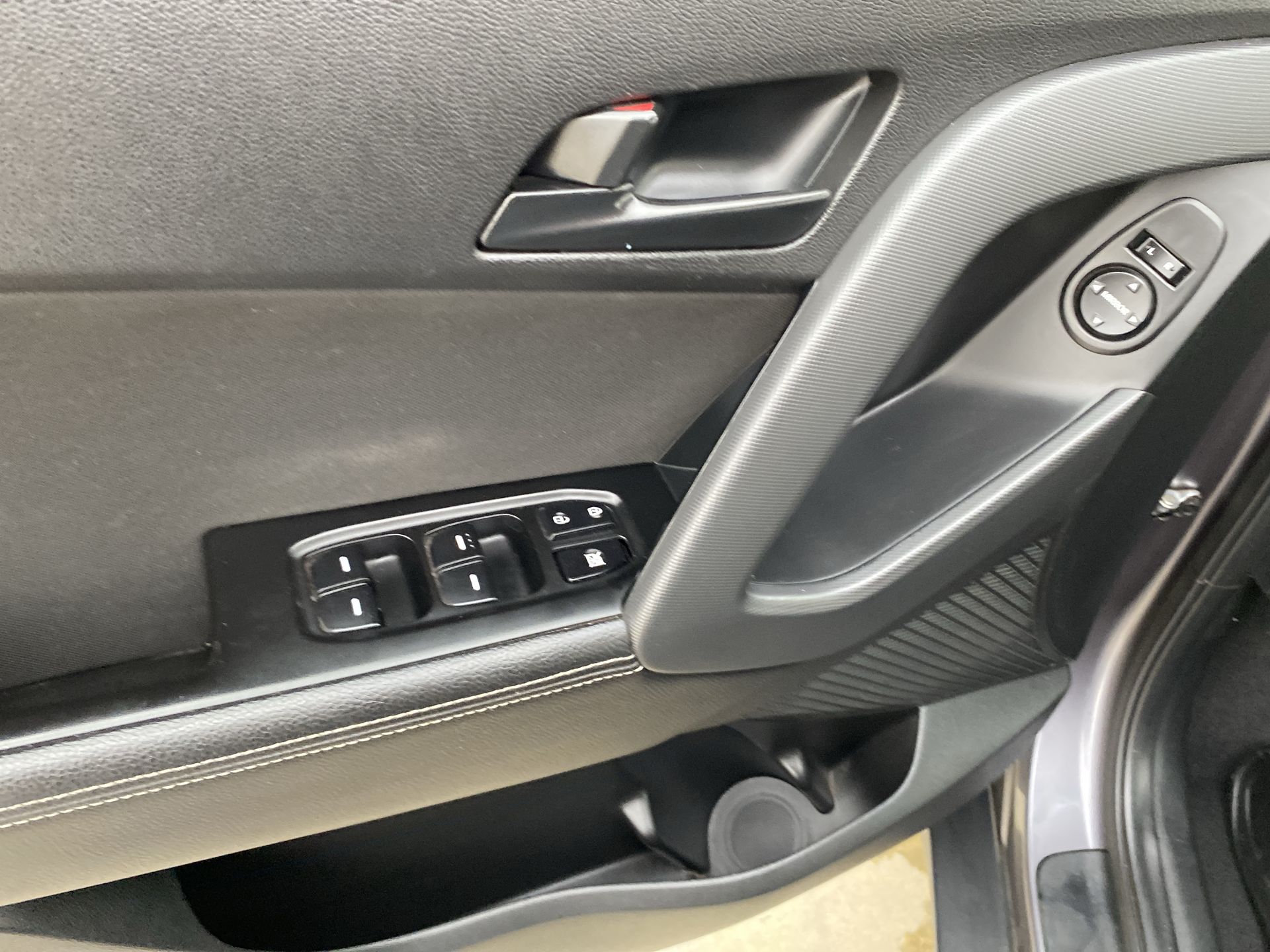 HYUNDAI - 20