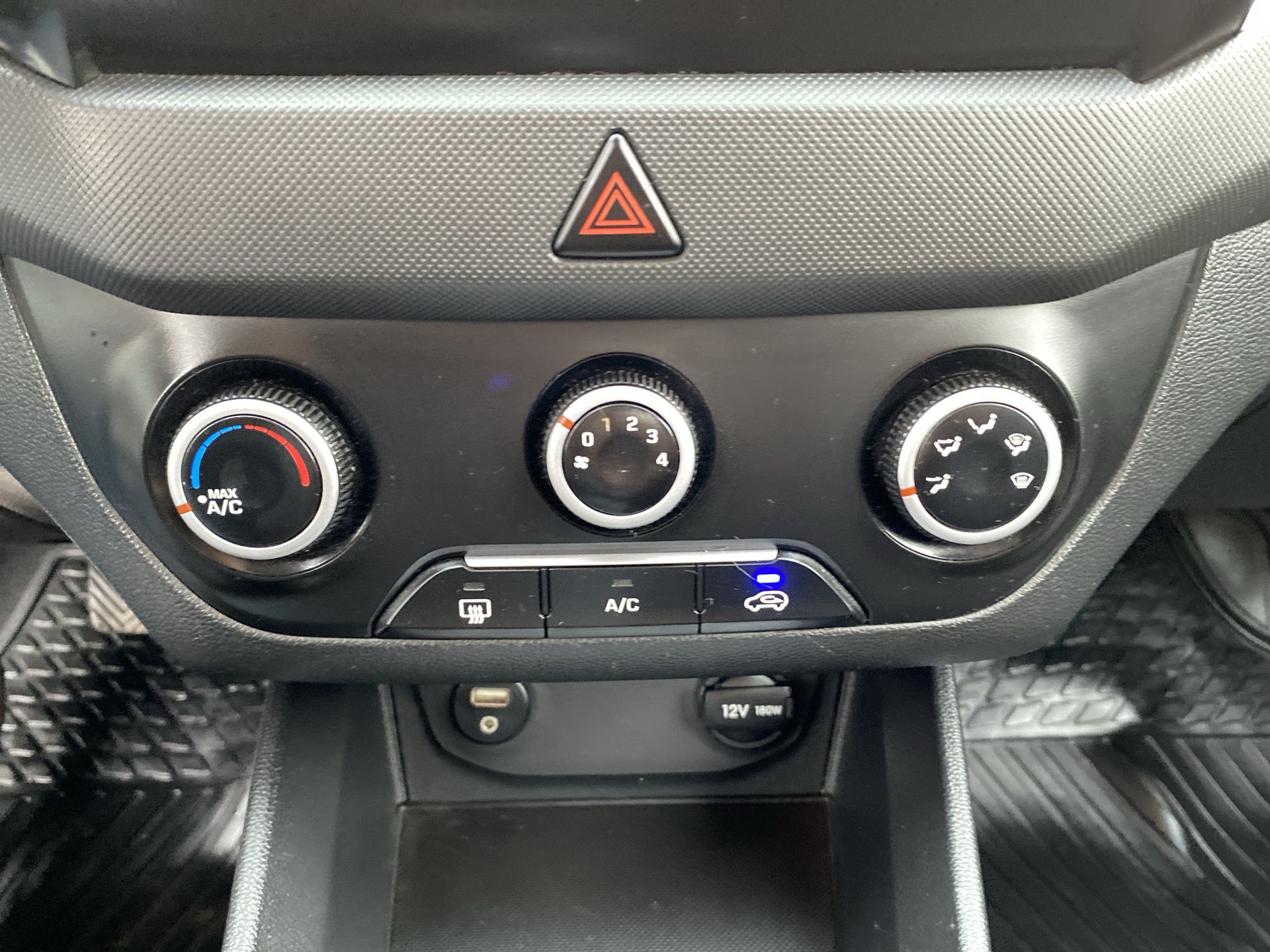 HYUNDAI - 25