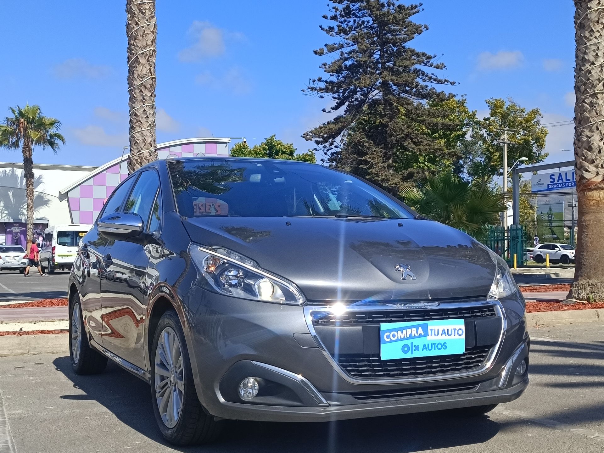 PEUGEOT 208