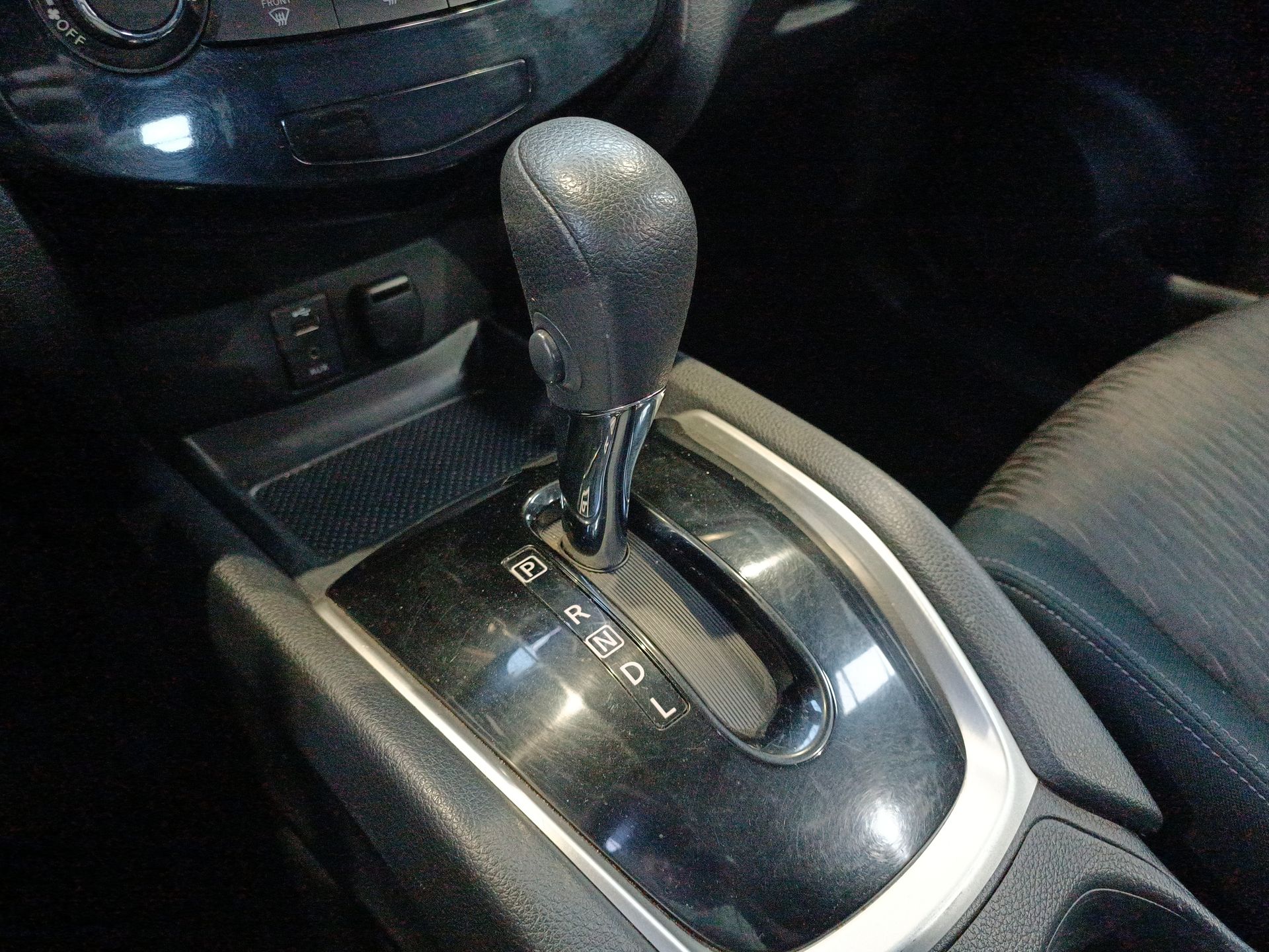 NISSAN - 25