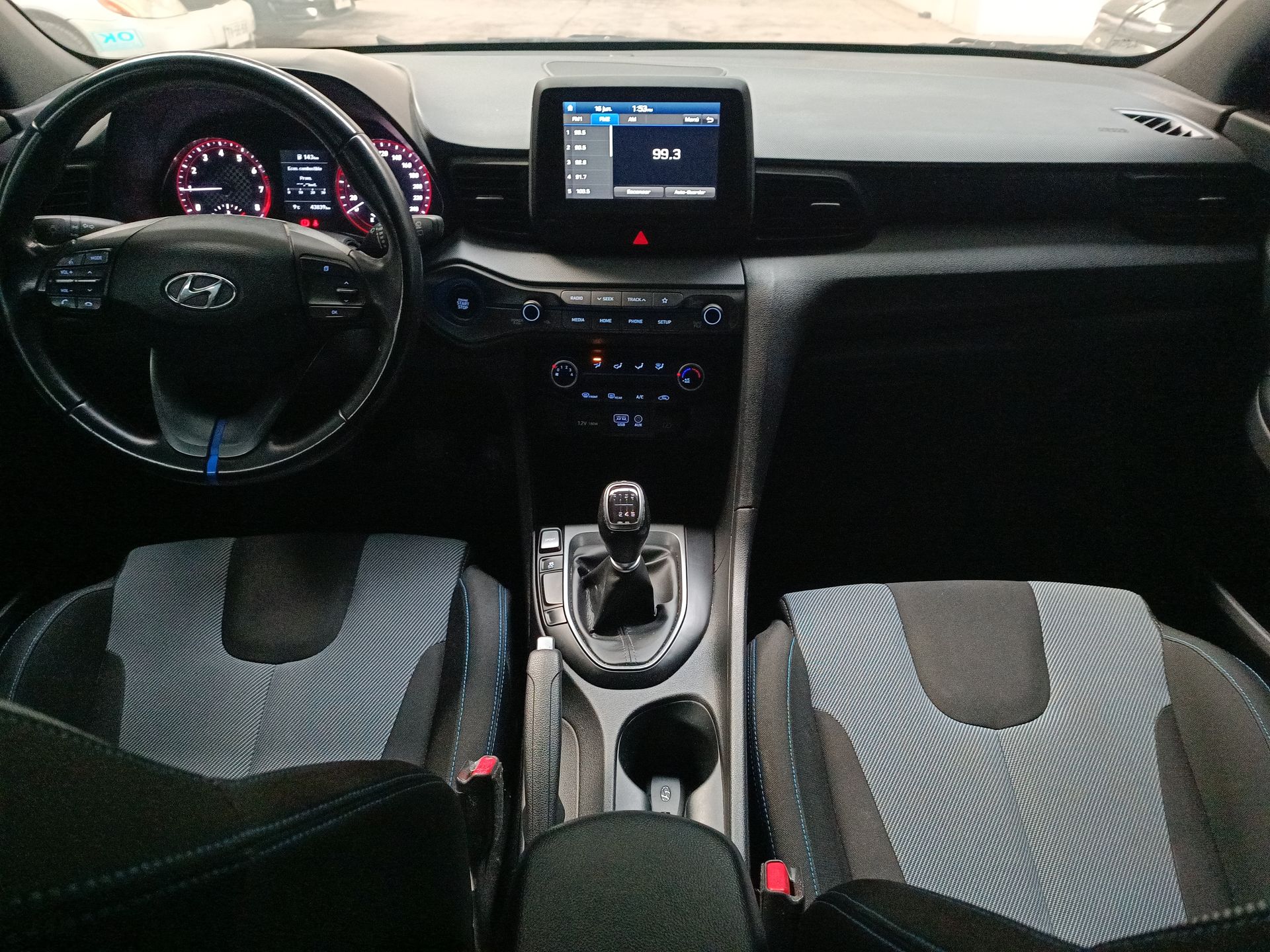 HYUNDAI - 9
