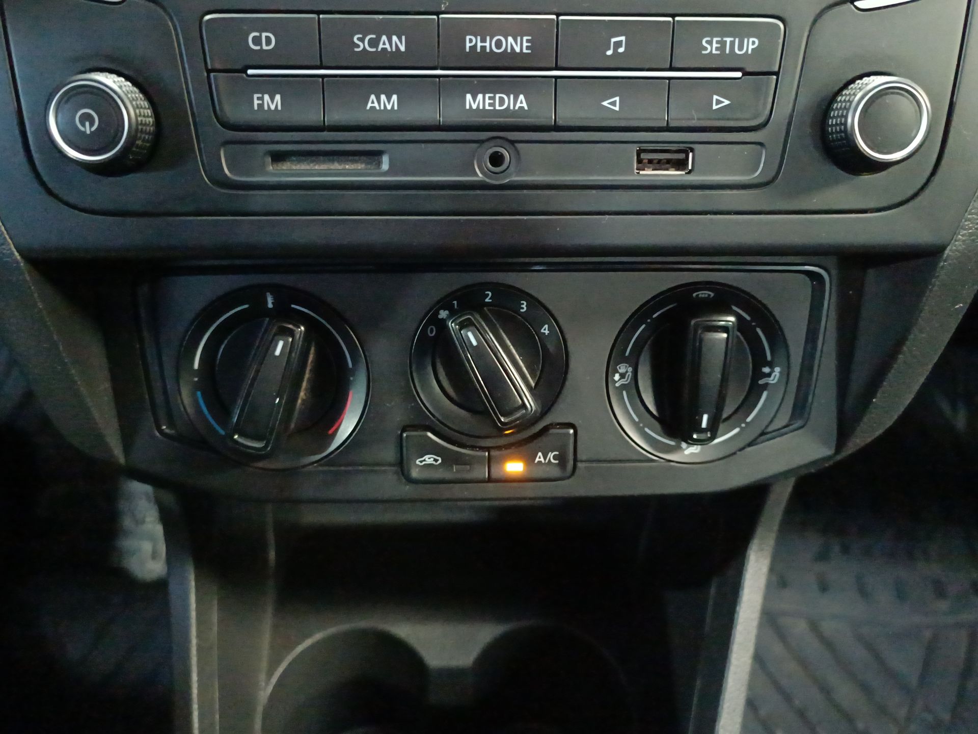 VOLKSWAGEN - 24