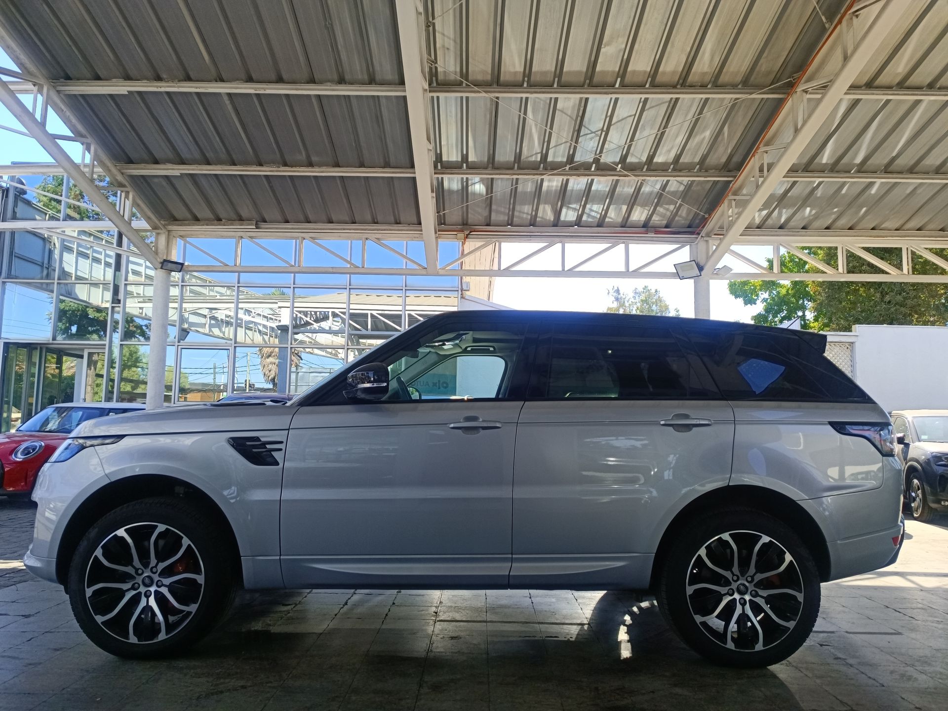 LAND ROVER - 4