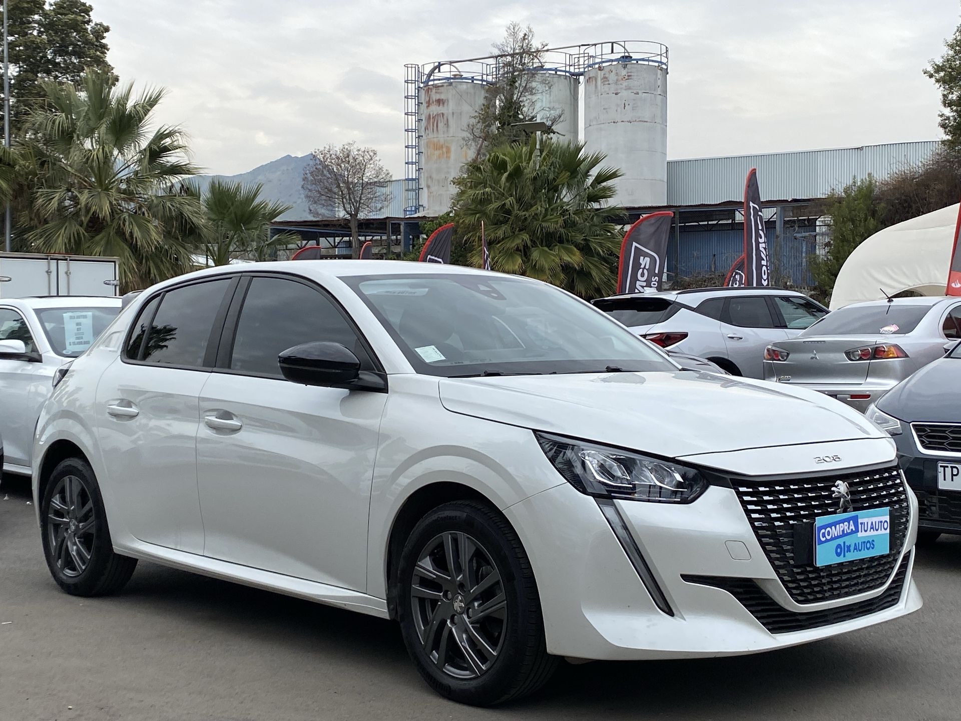 PEUGEOT 208