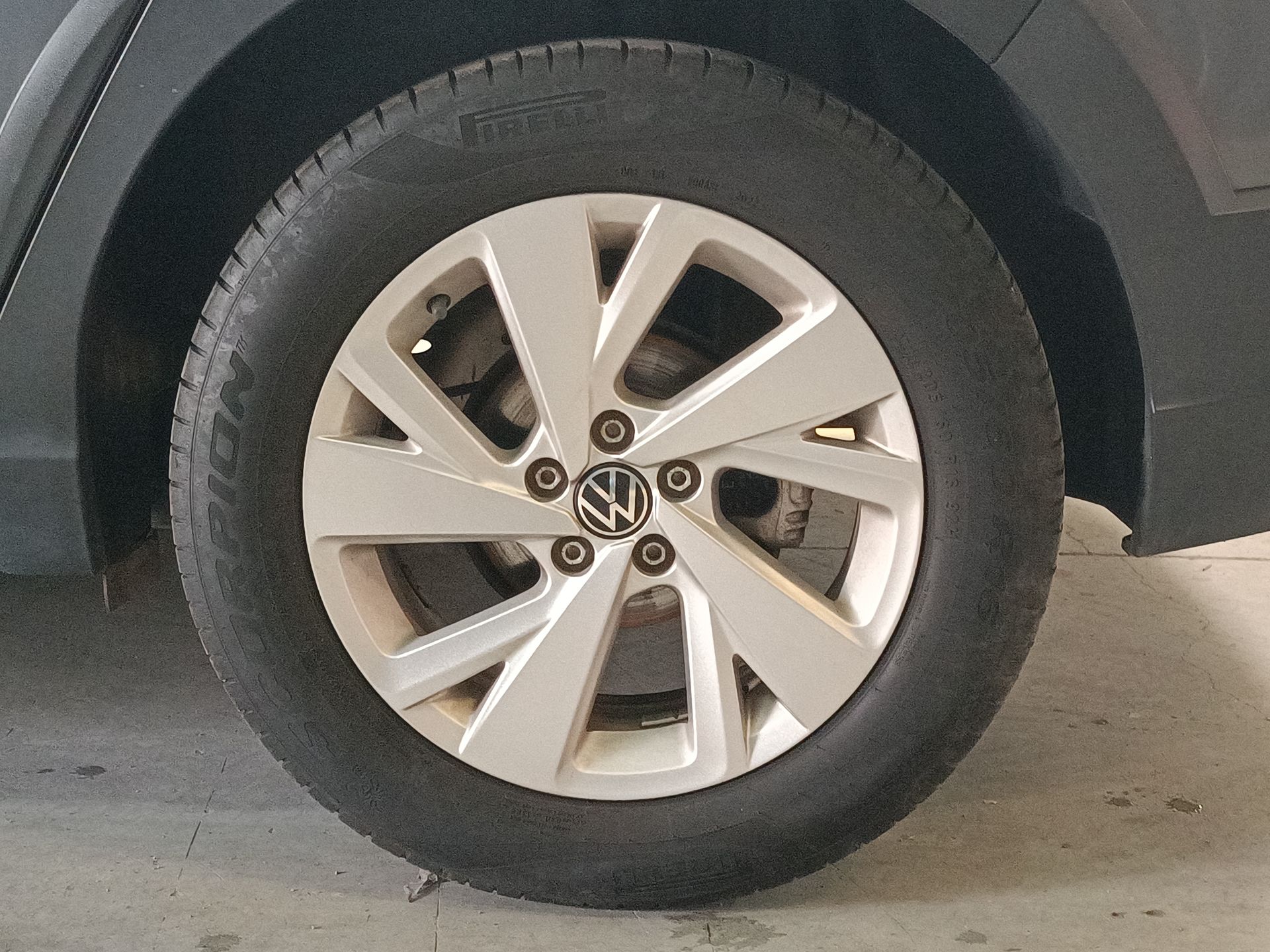 VOLKSWAGEN - 17