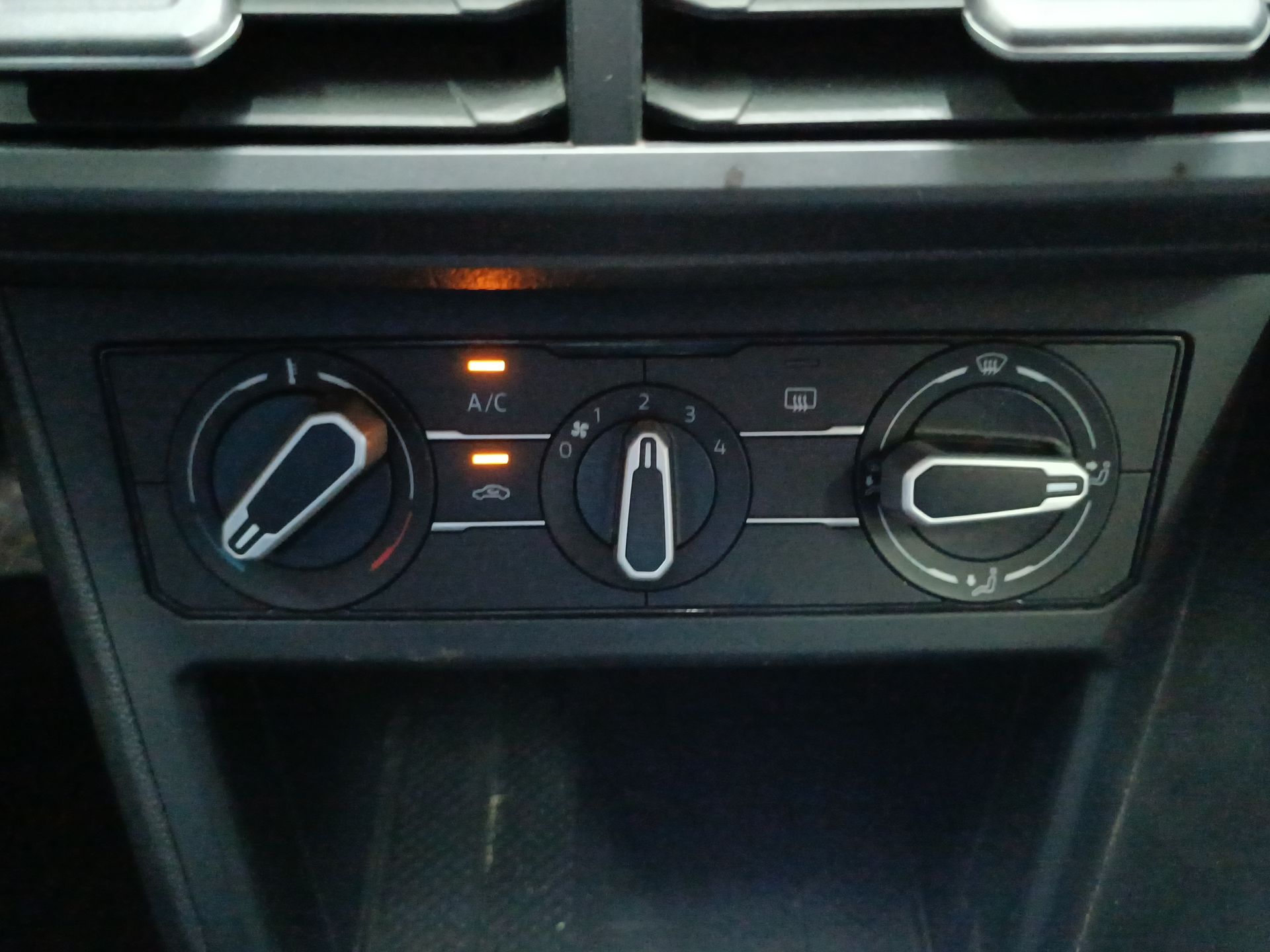 VOLKSWAGEN - 25