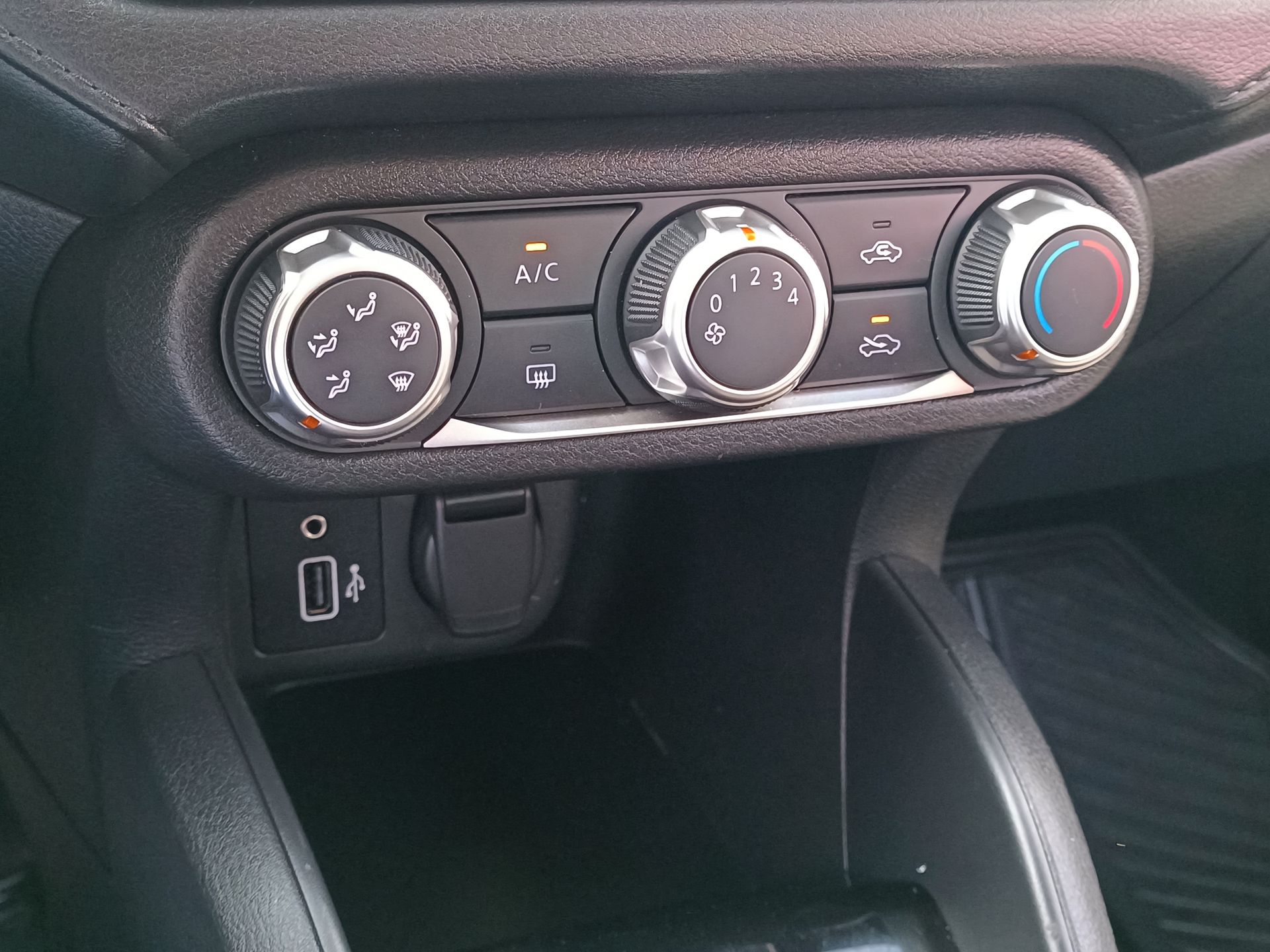 NISSAN - 24