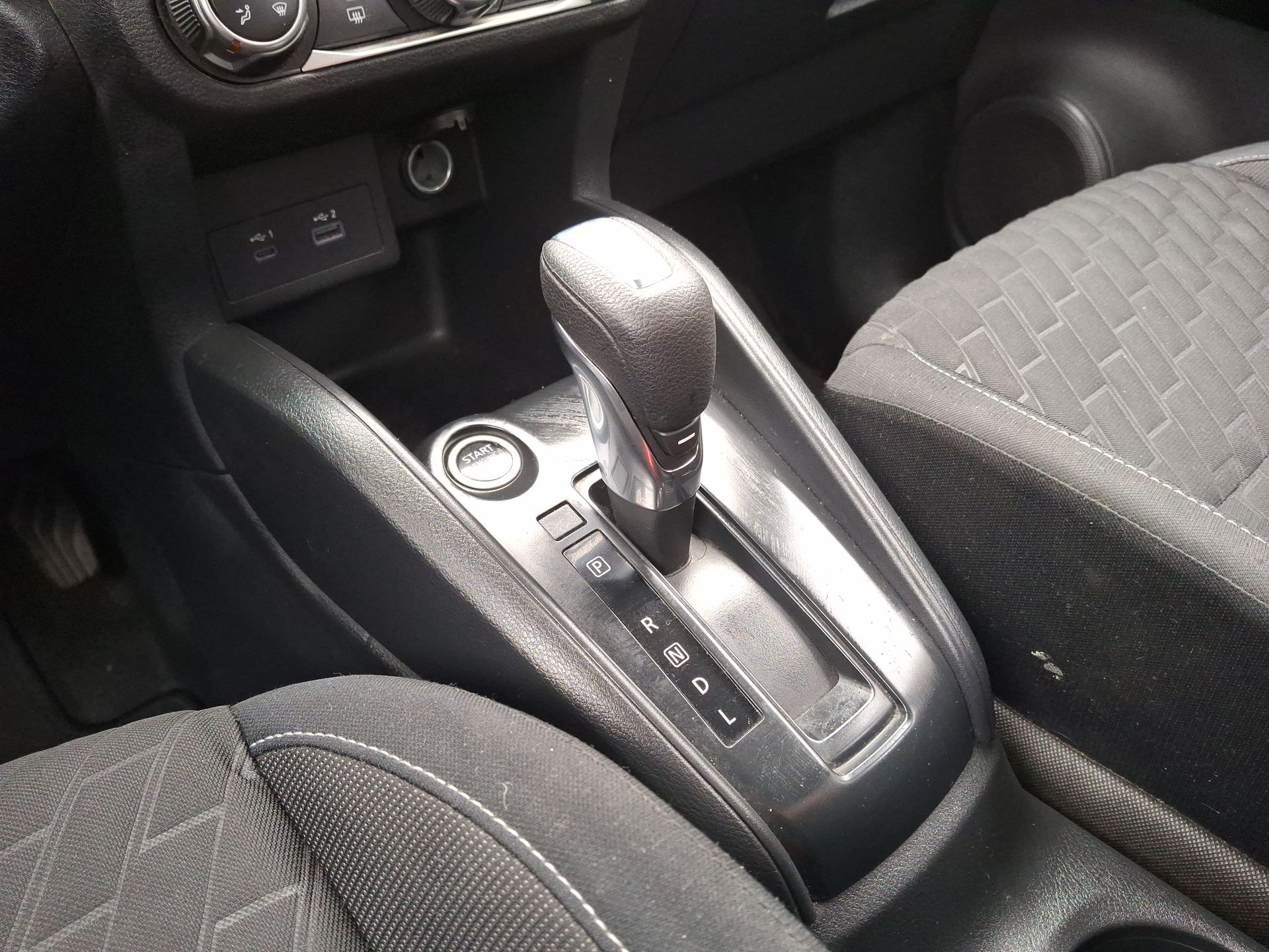 NISSAN - 26