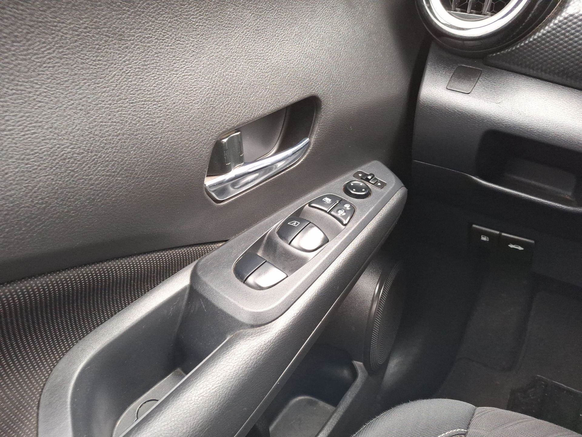 NISSAN - 20