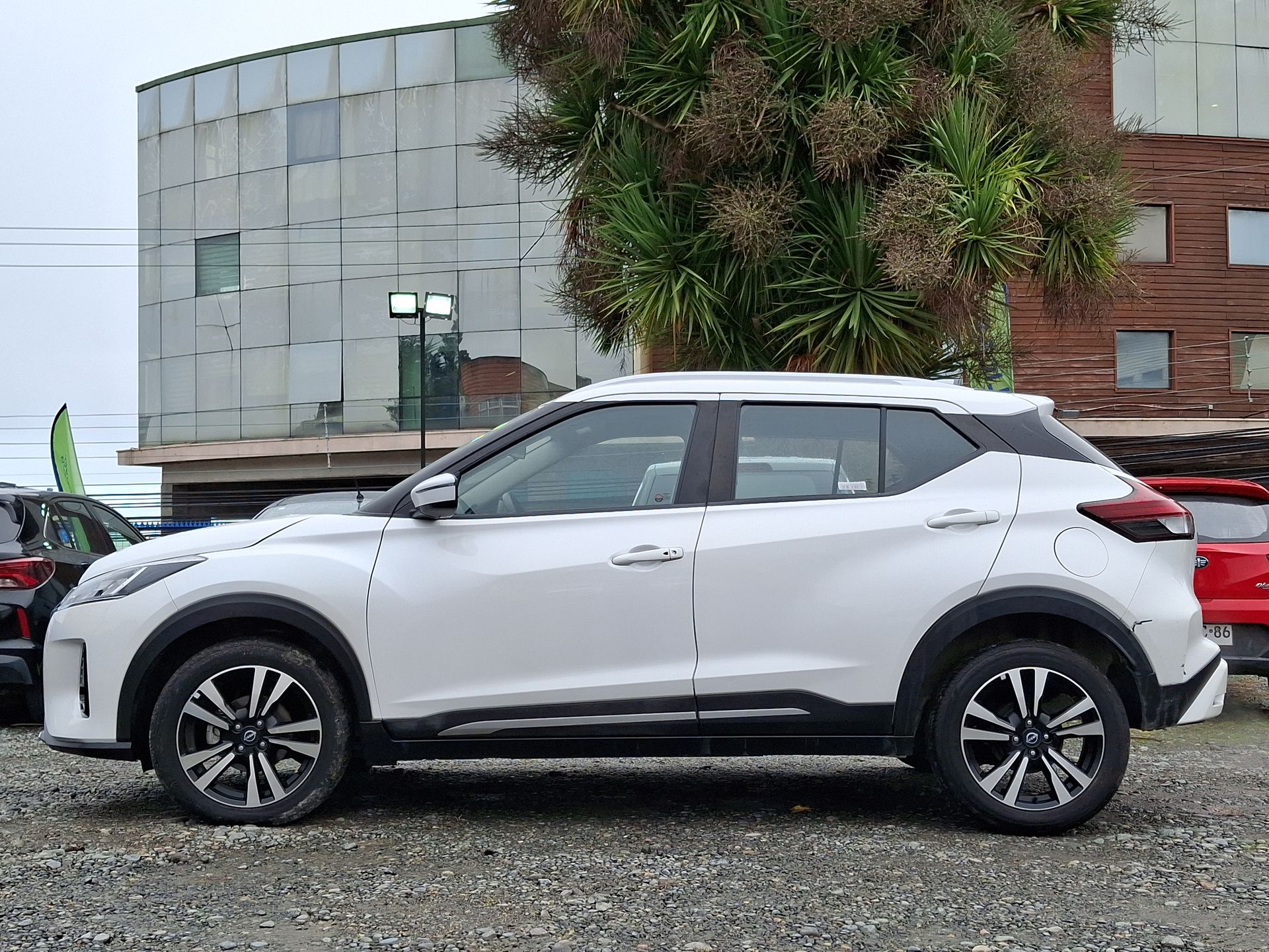 NISSAN - 4
