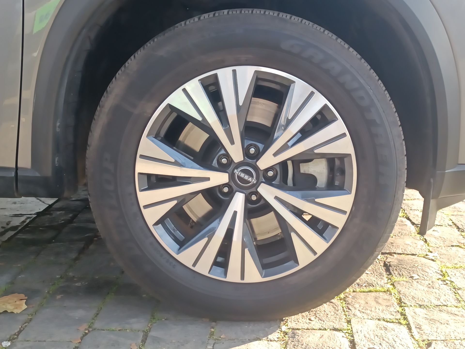 NISSAN - 17