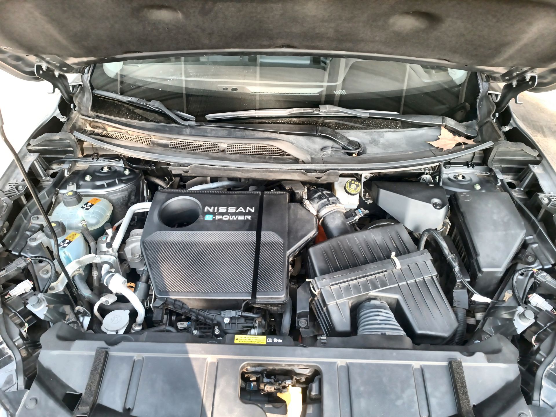 NISSAN - 33
