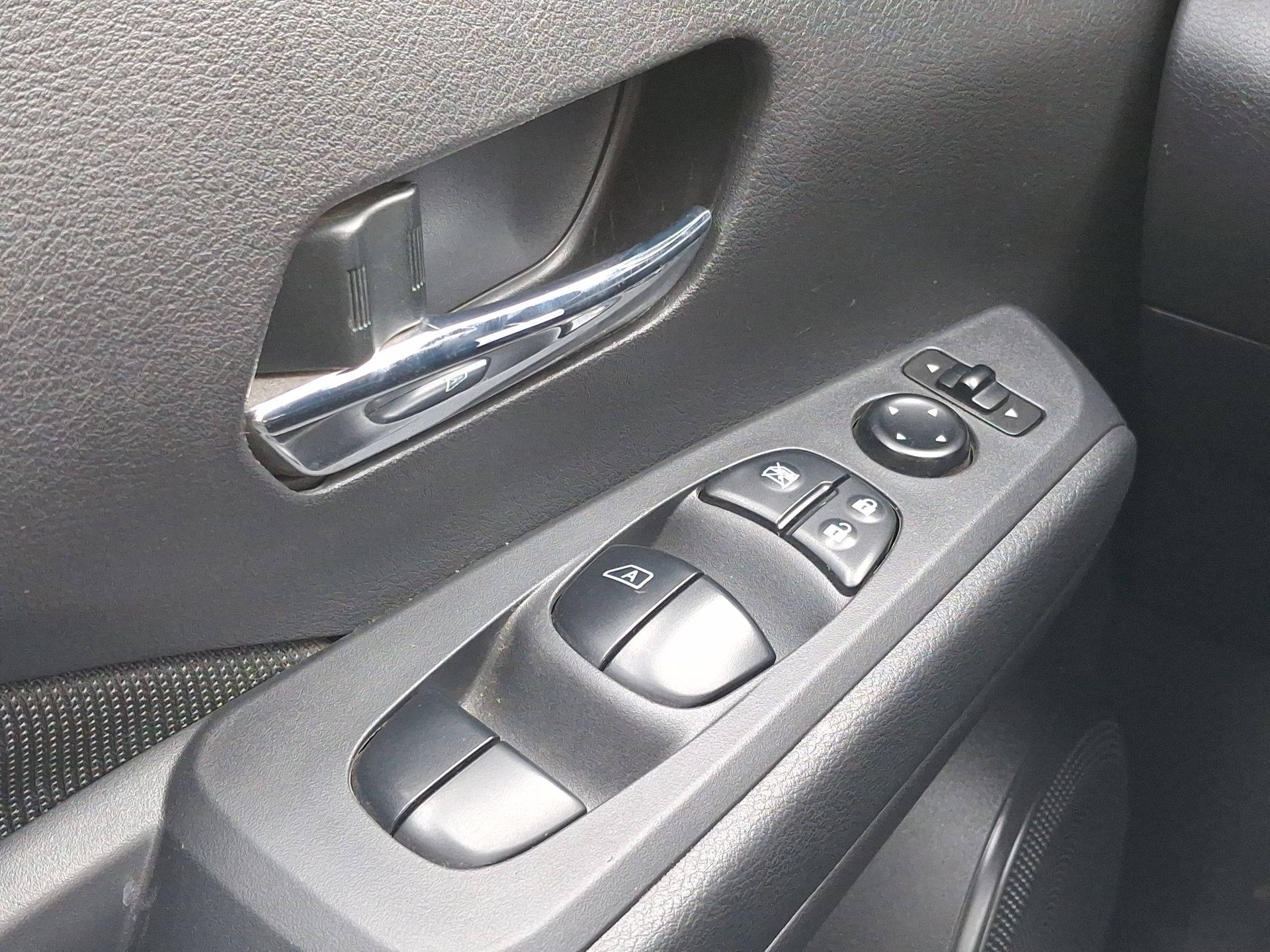 NISSAN - 20