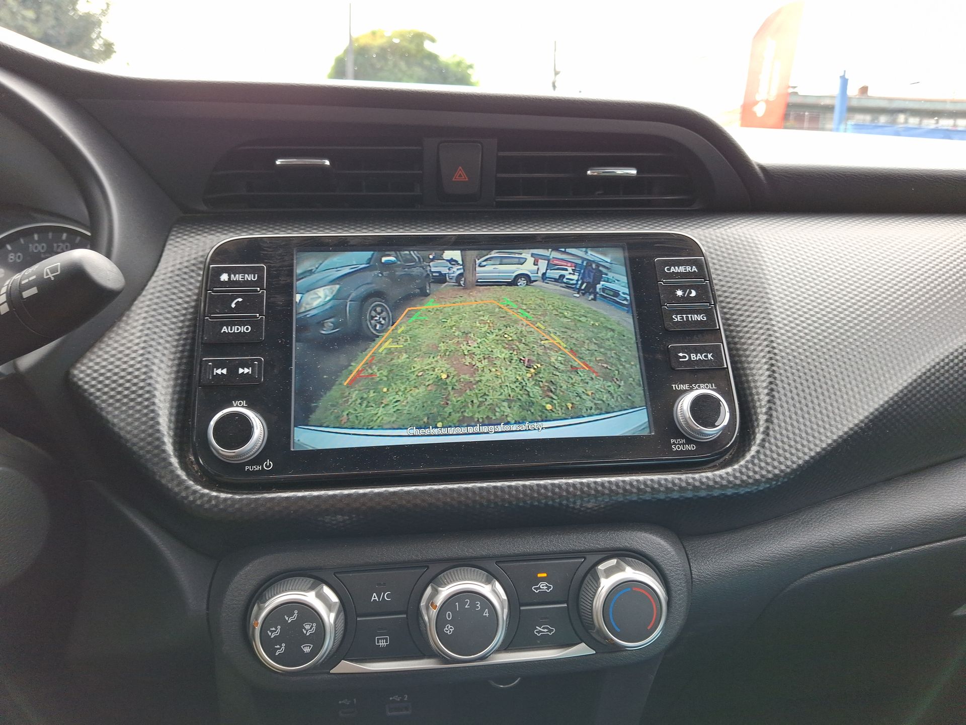 NISSAN - 24
