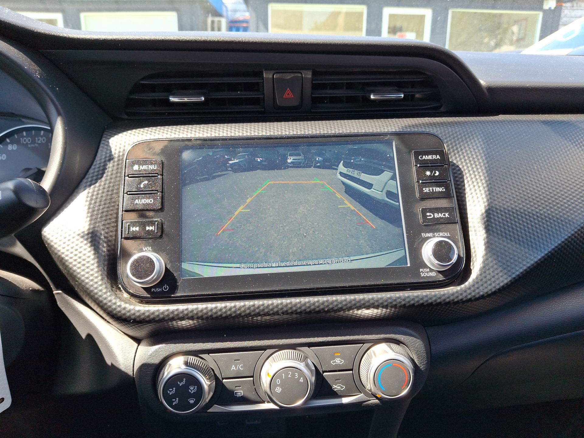NISSAN - 24
