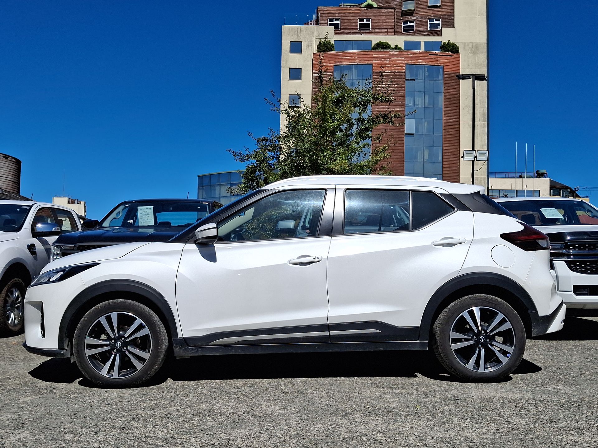NISSAN - 4