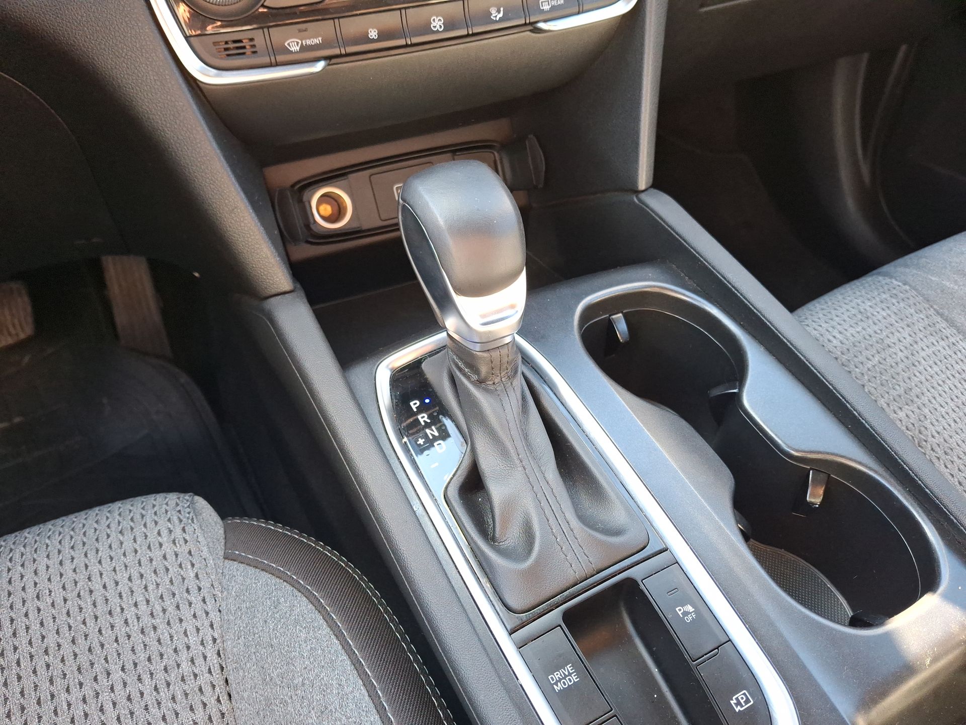 HYUNDAI - 26