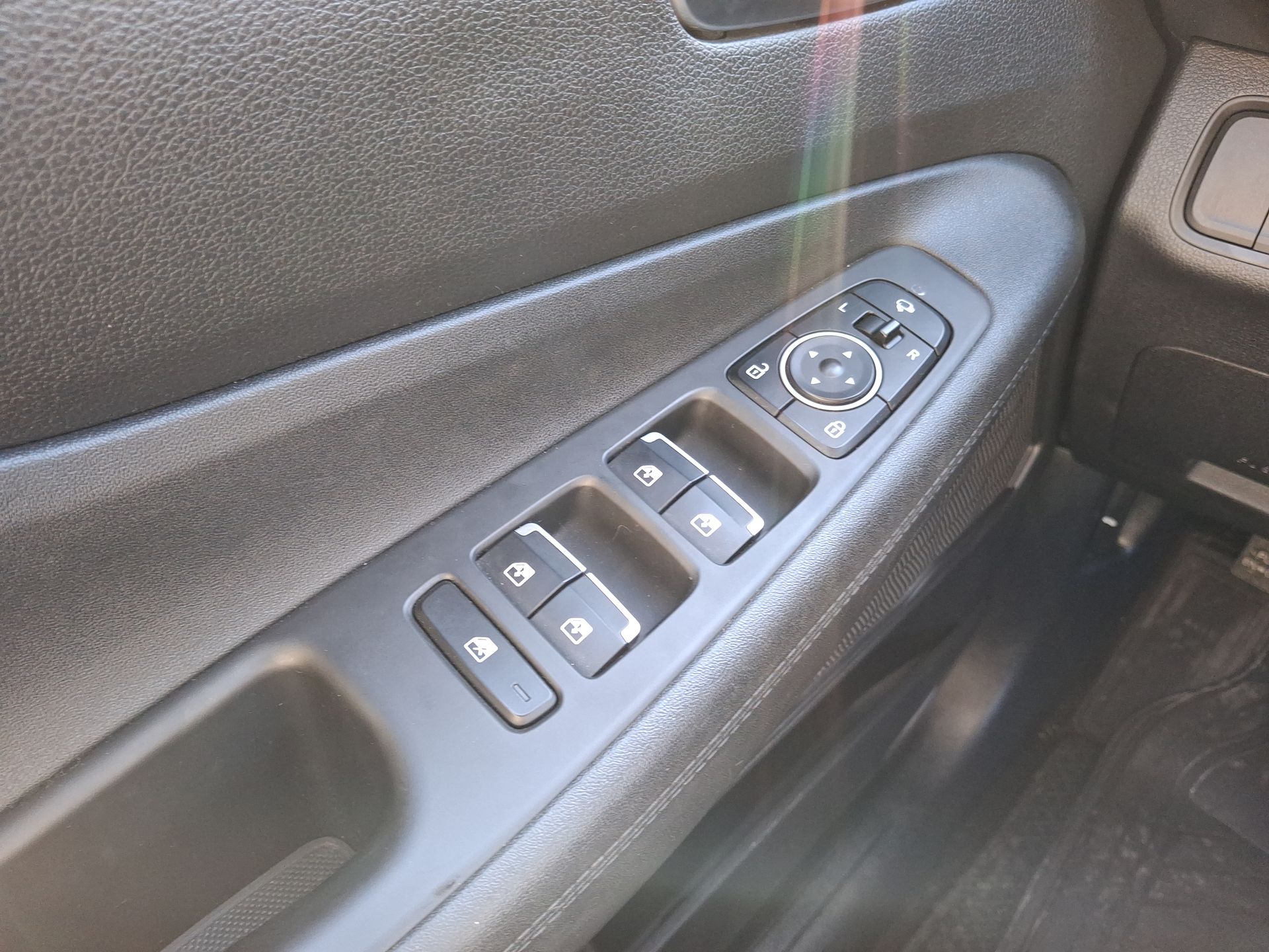 HYUNDAI - 20