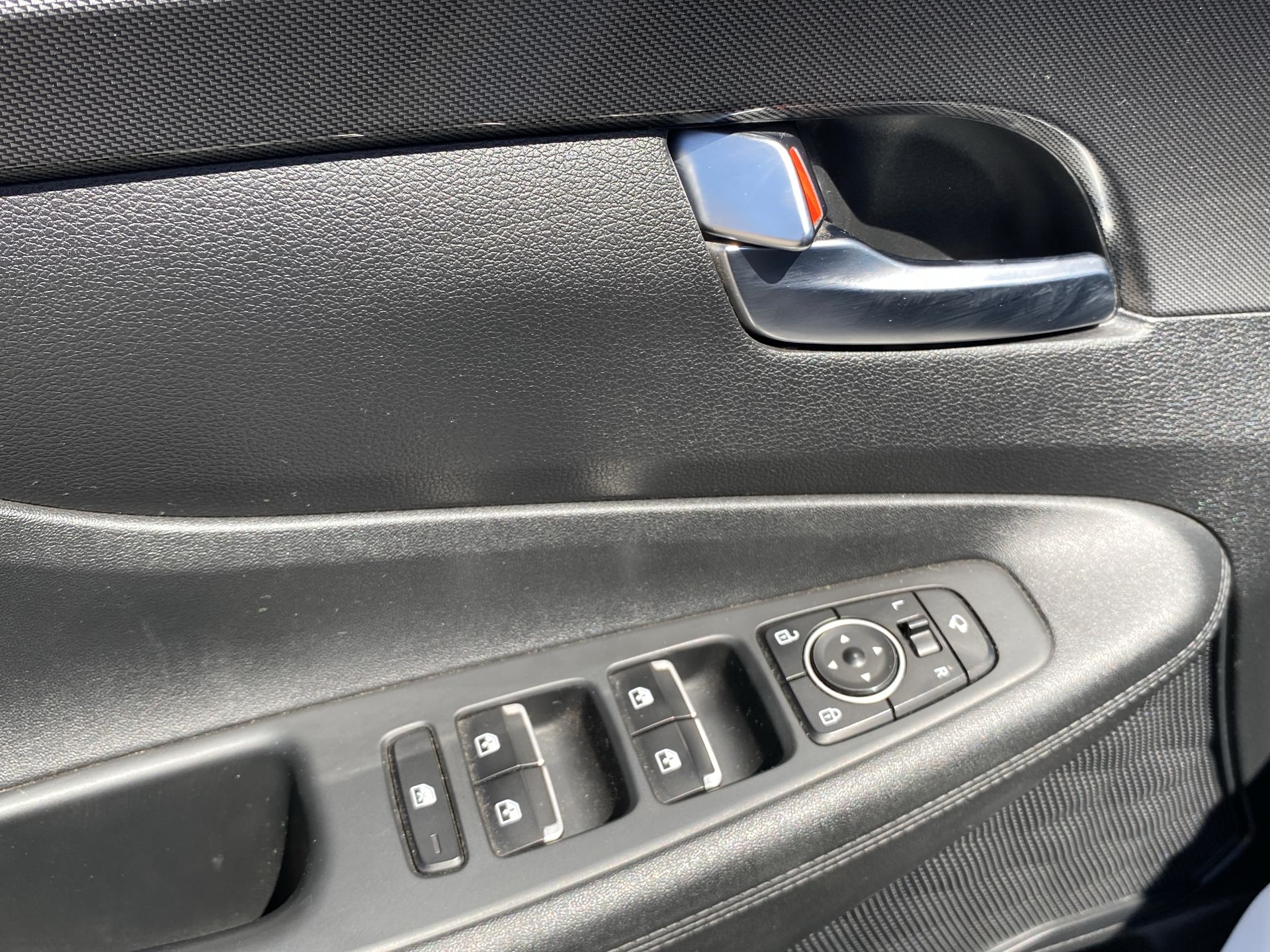 HYUNDAI - 20