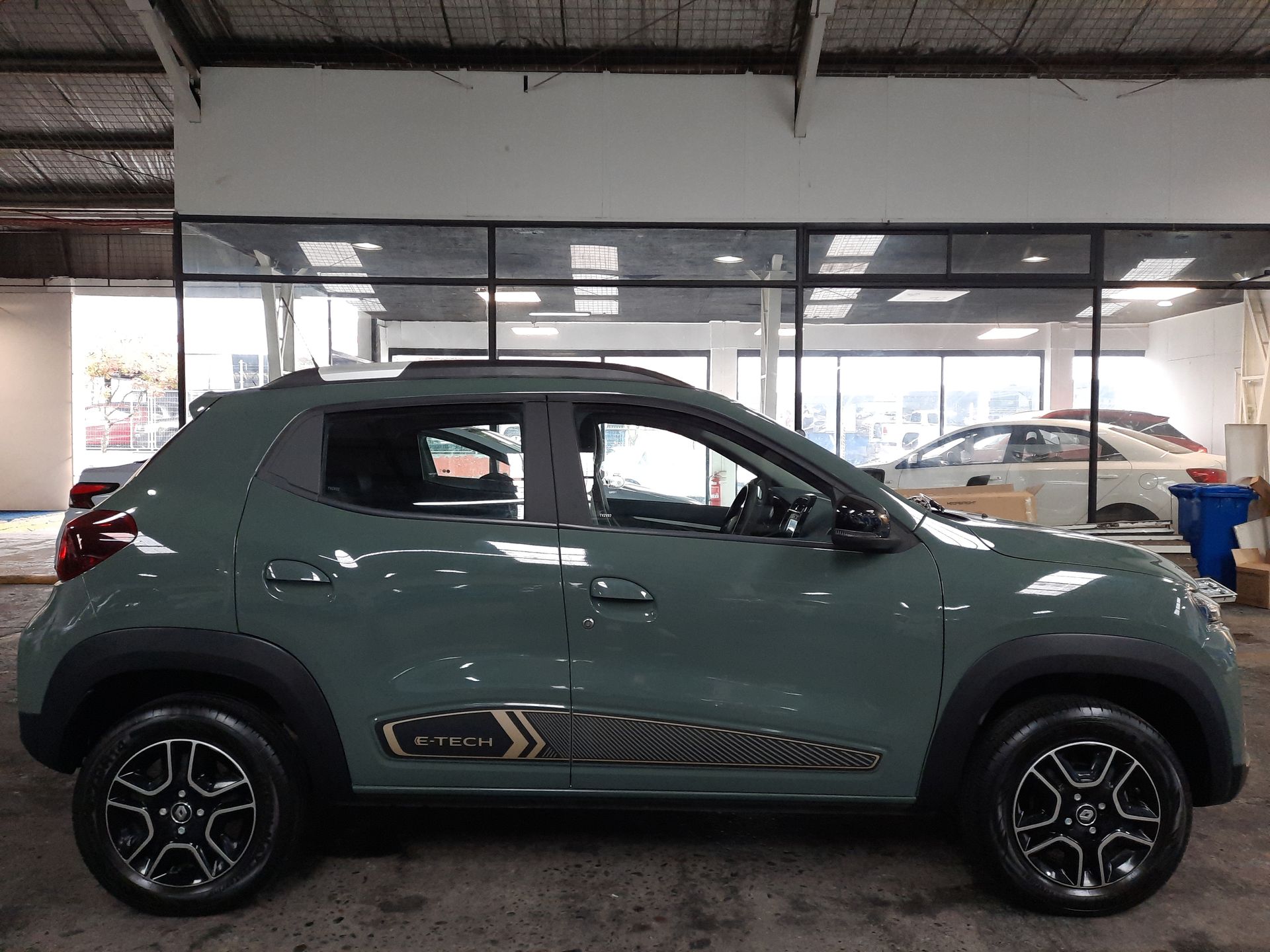 RENAULT - 8