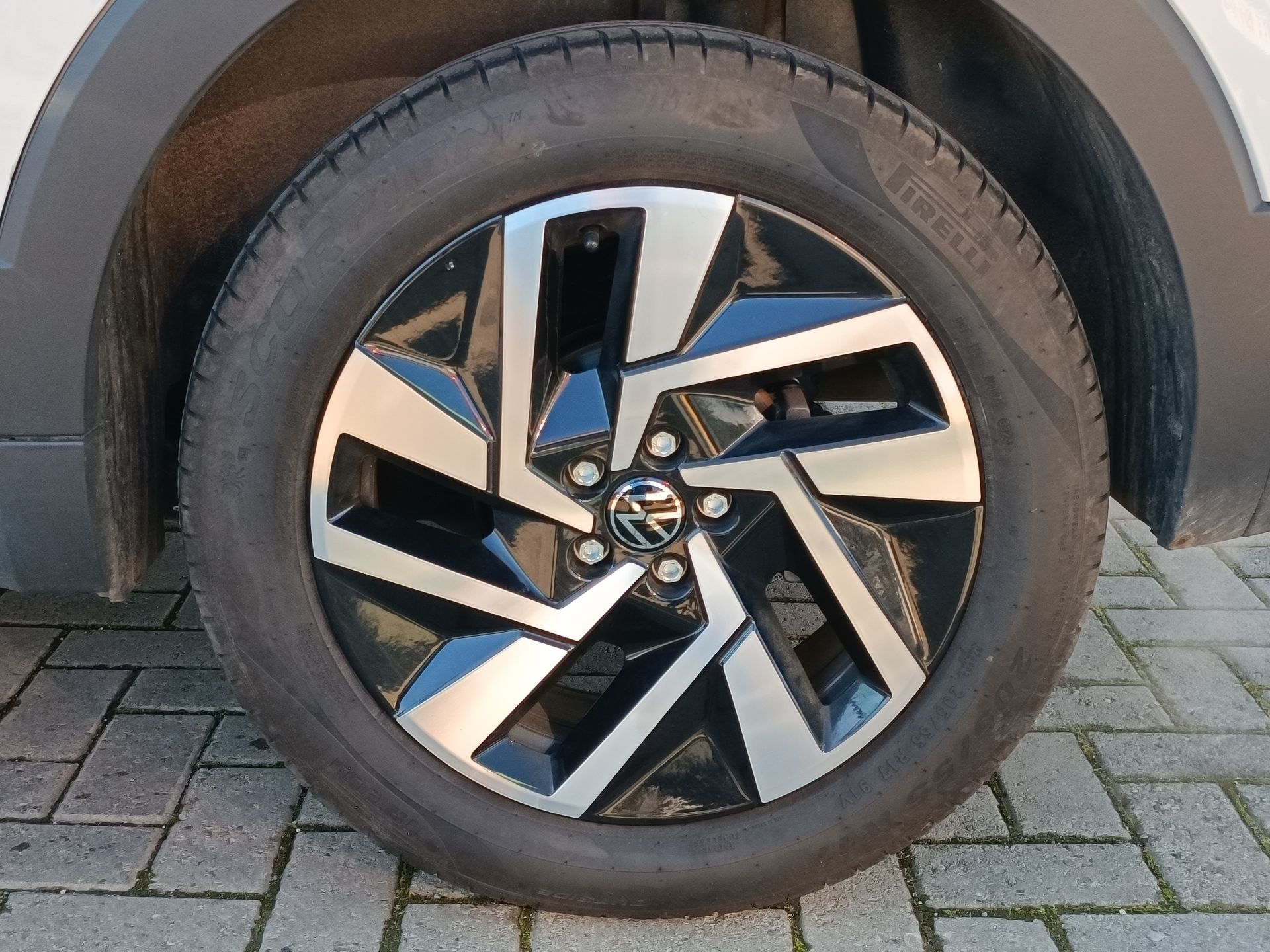 VOLKSWAGEN - 17